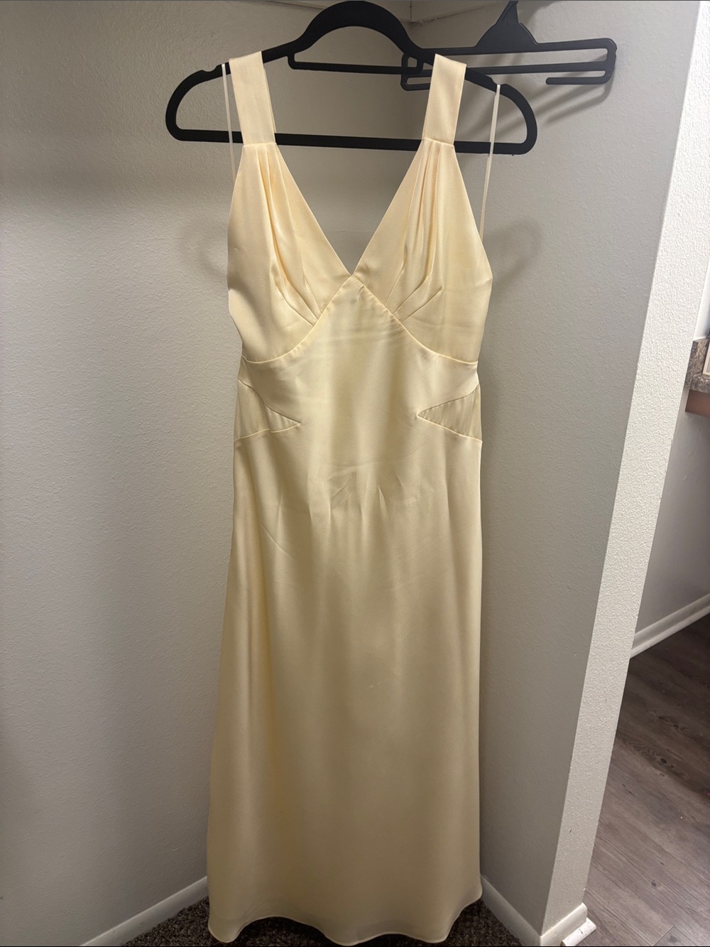 Elegant Cream Satin V-Neck Wedding Dress